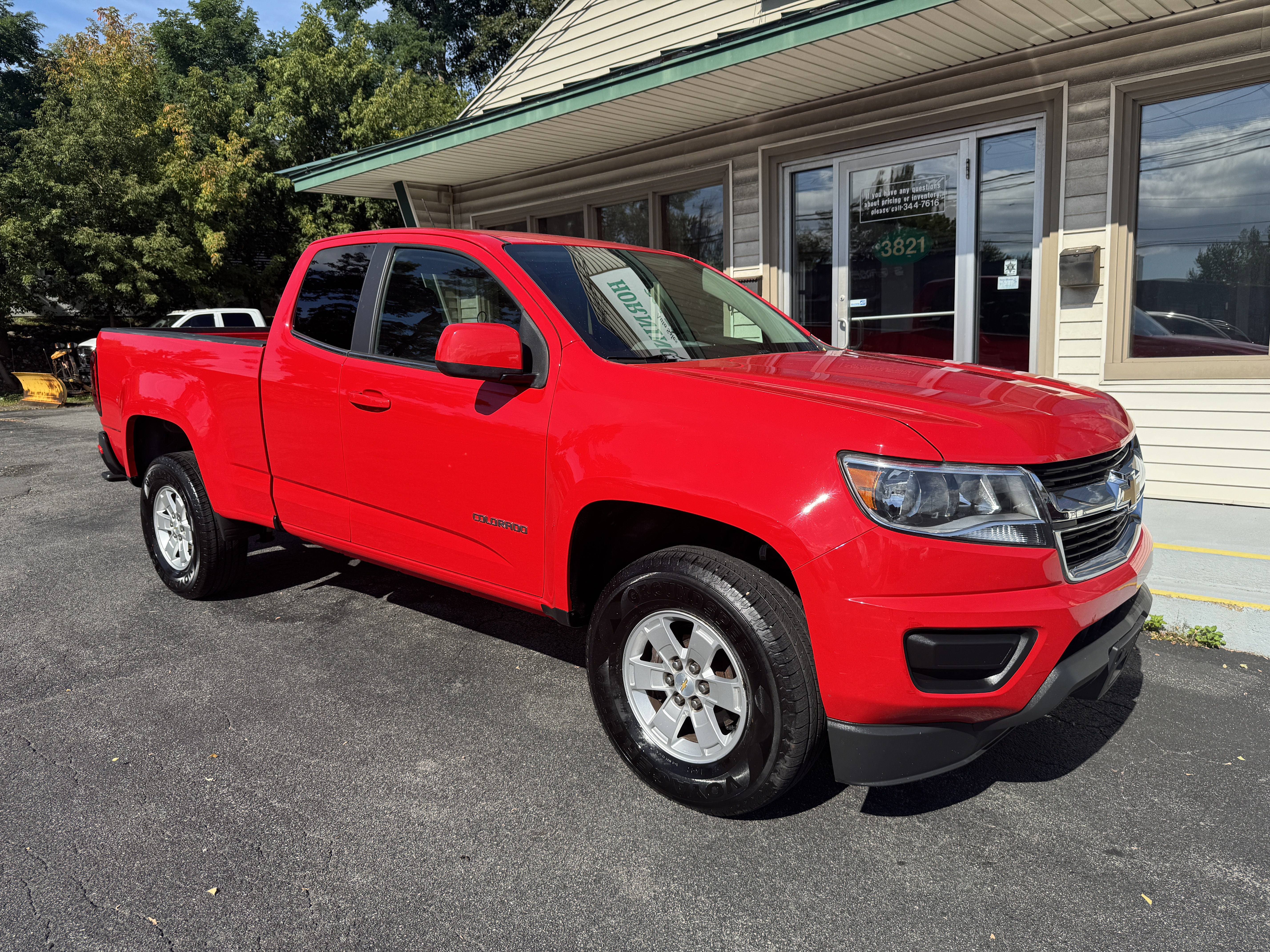 Used 2015 Chevrolet Colorado 2WD Extended Cab W/T image 2