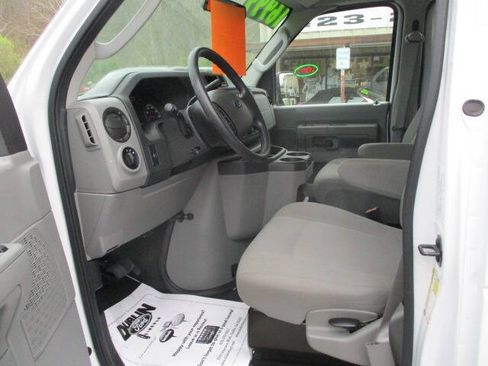 Used 2014 Ford E-250 and Econoline 250 image 12
