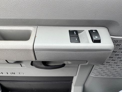 Used 2022 Ford E-350 and Econoline 350 image 15