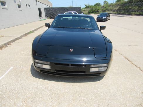 Used 1989 Porsche 944 Turbo Coupe RWD image 3