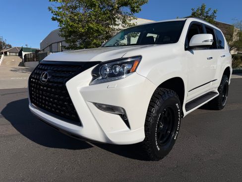 Used 2017 Lexus GX 460 Premium image 3