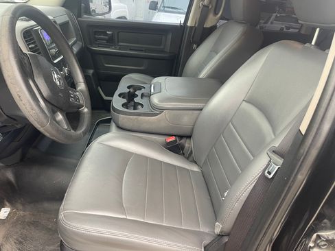 Used 2017 RAM 1500 ST image 12