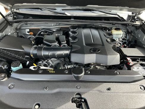 Used 2015 Toyota 4Runner Limited image 22