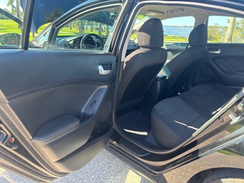 Used 2018 Kia Forte LX image 11