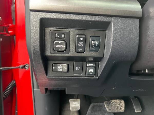 Used 2018 Toyota Tundra SR5 AWD/4WD image 24