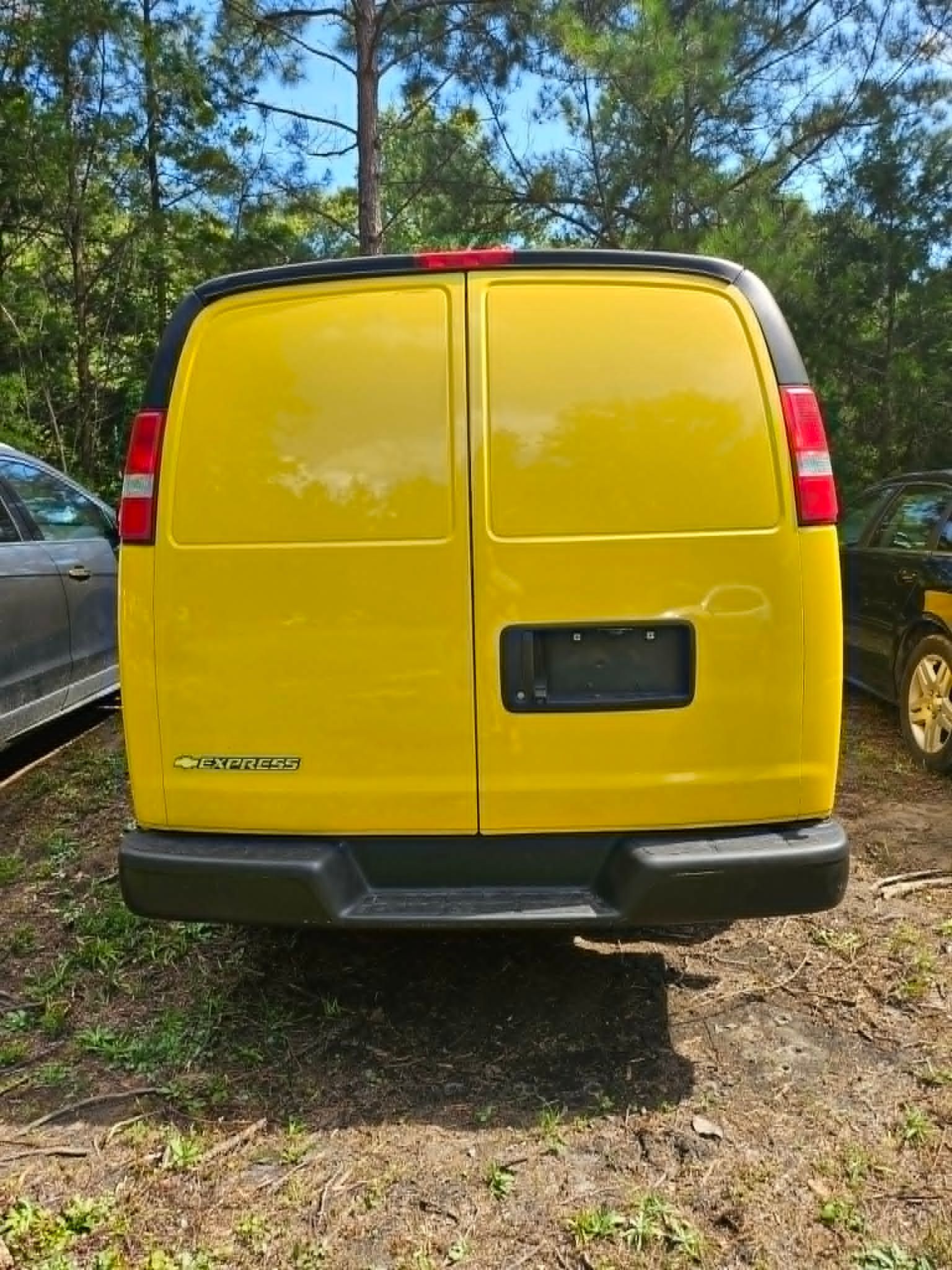 Used 2020 Chevrolet Express 2500 UNAVAIL RWD image 6