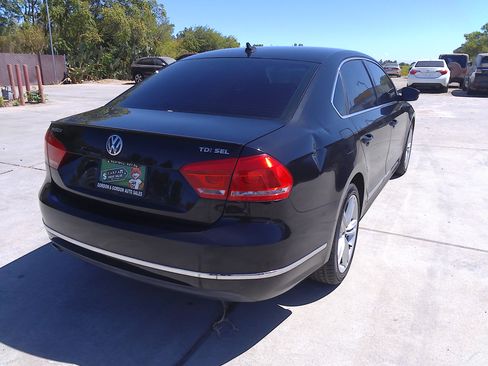 Used 2015 Volkswagen Passat TDI FWD image 4