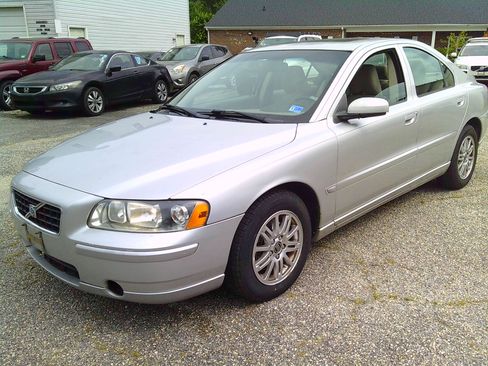 Used 2005 Volvo S60 2.4 FWD image 1