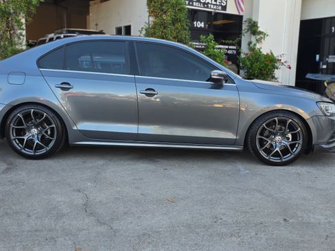 Used 2017 Volkswagen Jetta SE image 5
