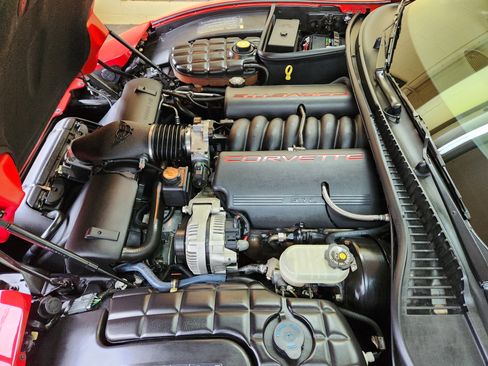 Used 2000 Chevrolet Corvette Convertible RWD image 16