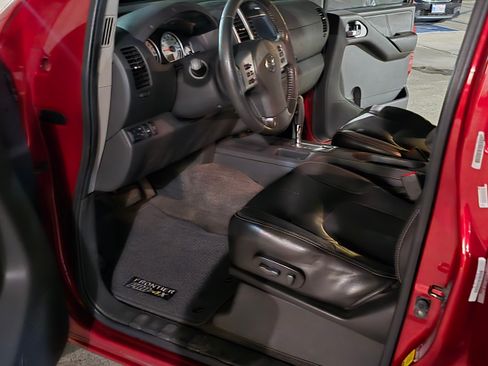 Used 2013 Nissan Frontier PRO-4X image 26