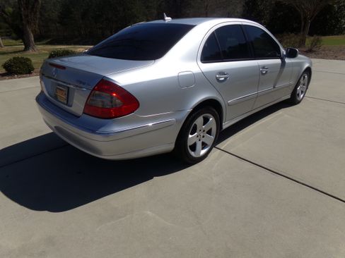 Used 2007 Mercedes-Benz E 550 Sport image 9