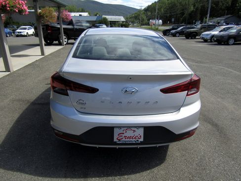 Used 2019 Hyundai Elantra SE image 4