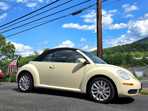 Used 2008 Volkswagen Beetle SE image 2