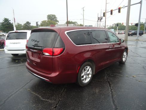 Used 2019 Chrysler Pacifica Touring Plus FWD image 17