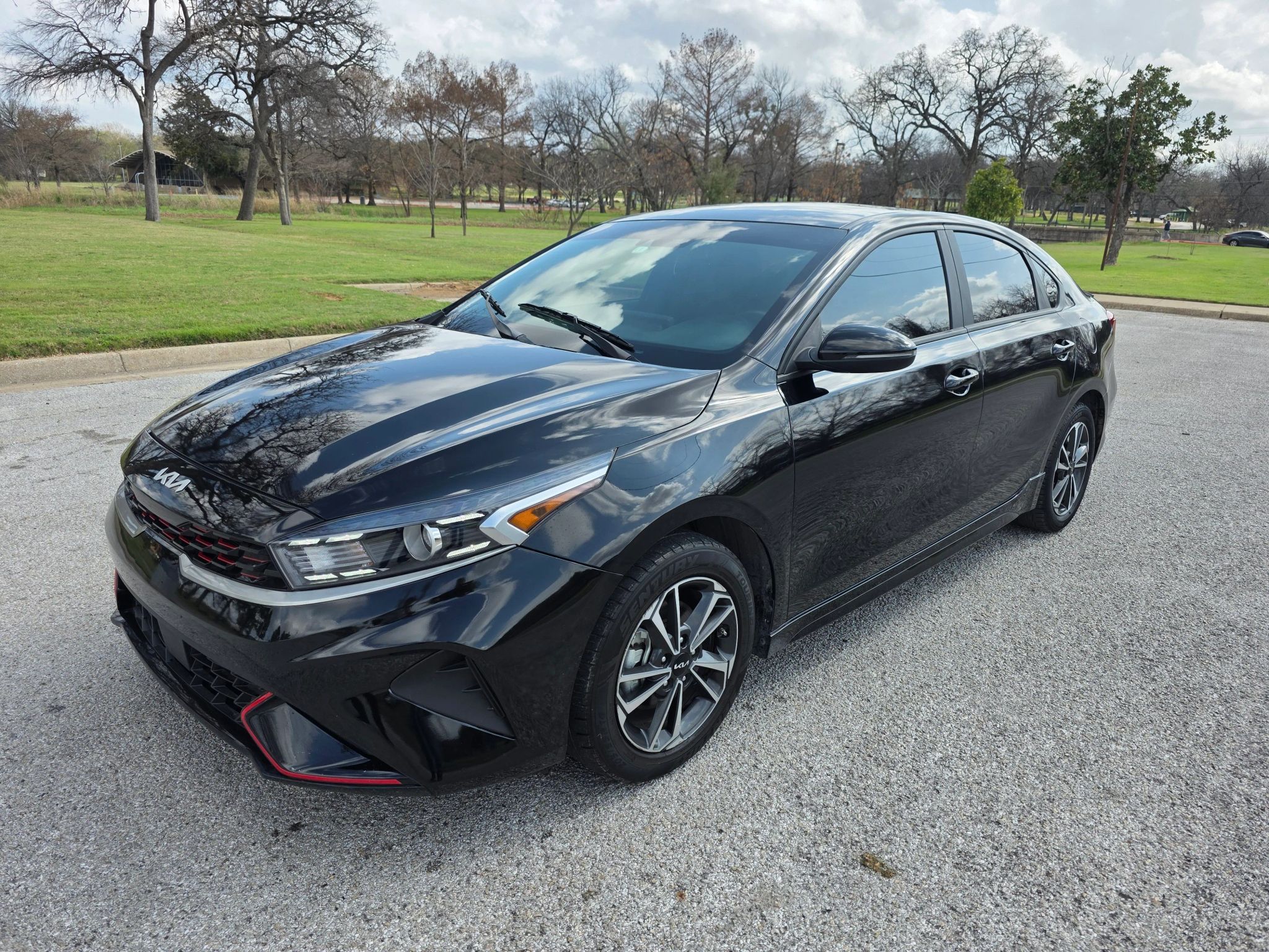 Used 2024 Kia Forte GT-Line Sedan FWD image 3