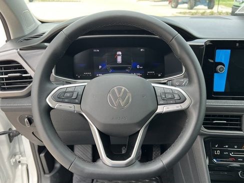 New 2025 Volkswagen Taos SE FWD image 18