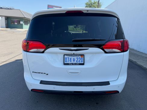 Used 2019 Chrysler Pacifica Touring-L FWD image 5