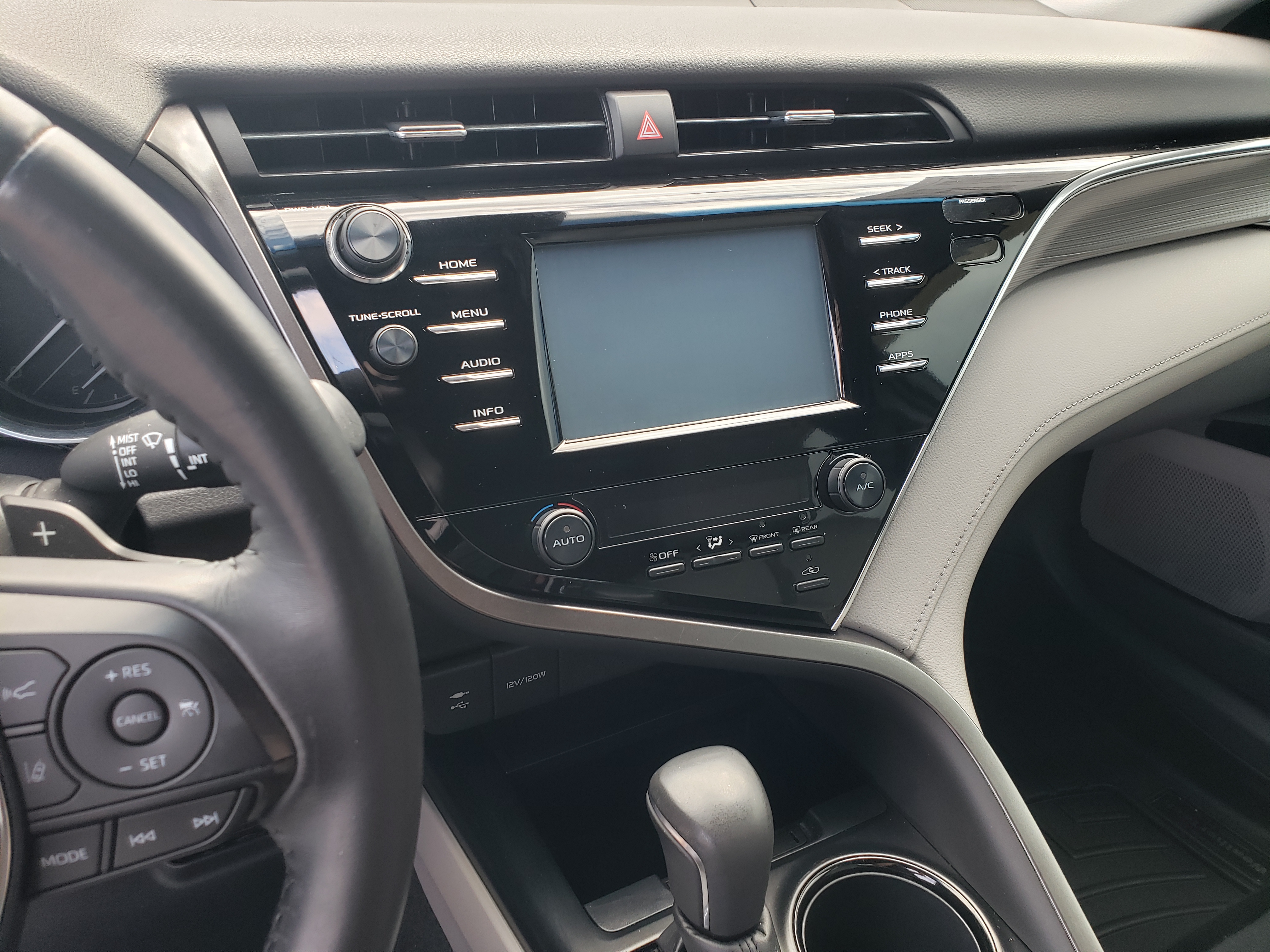 Used 2018 Toyota Camry SE Sedan FWD image 12