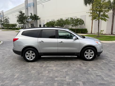 Used 2011 Chevrolet Traverse LT image 4