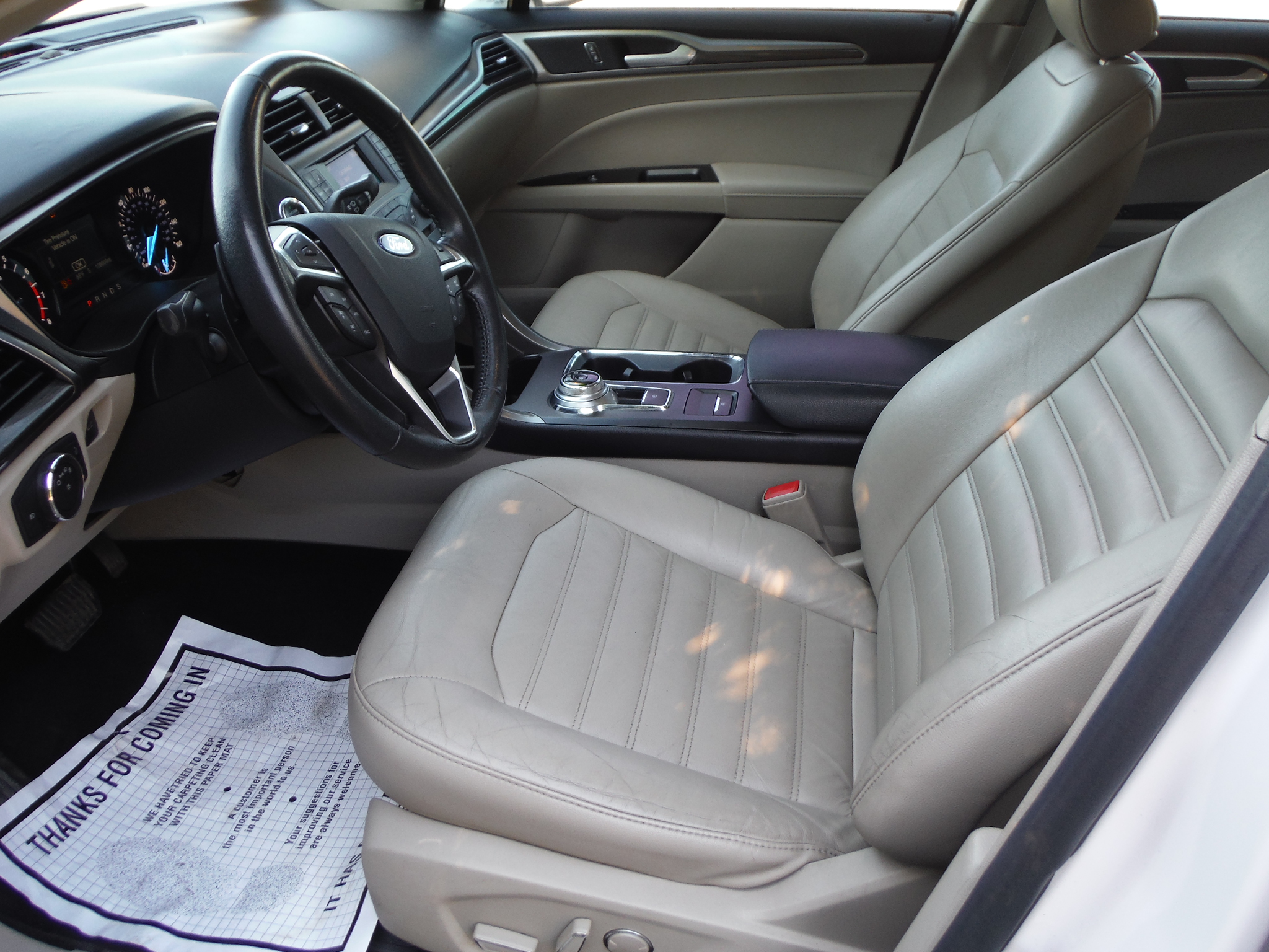 Used 2017 Ford Fusion SE FWD image 8