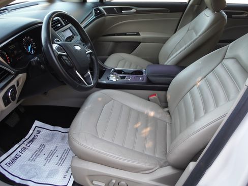 Used 2017 Ford Fusion SE image 8