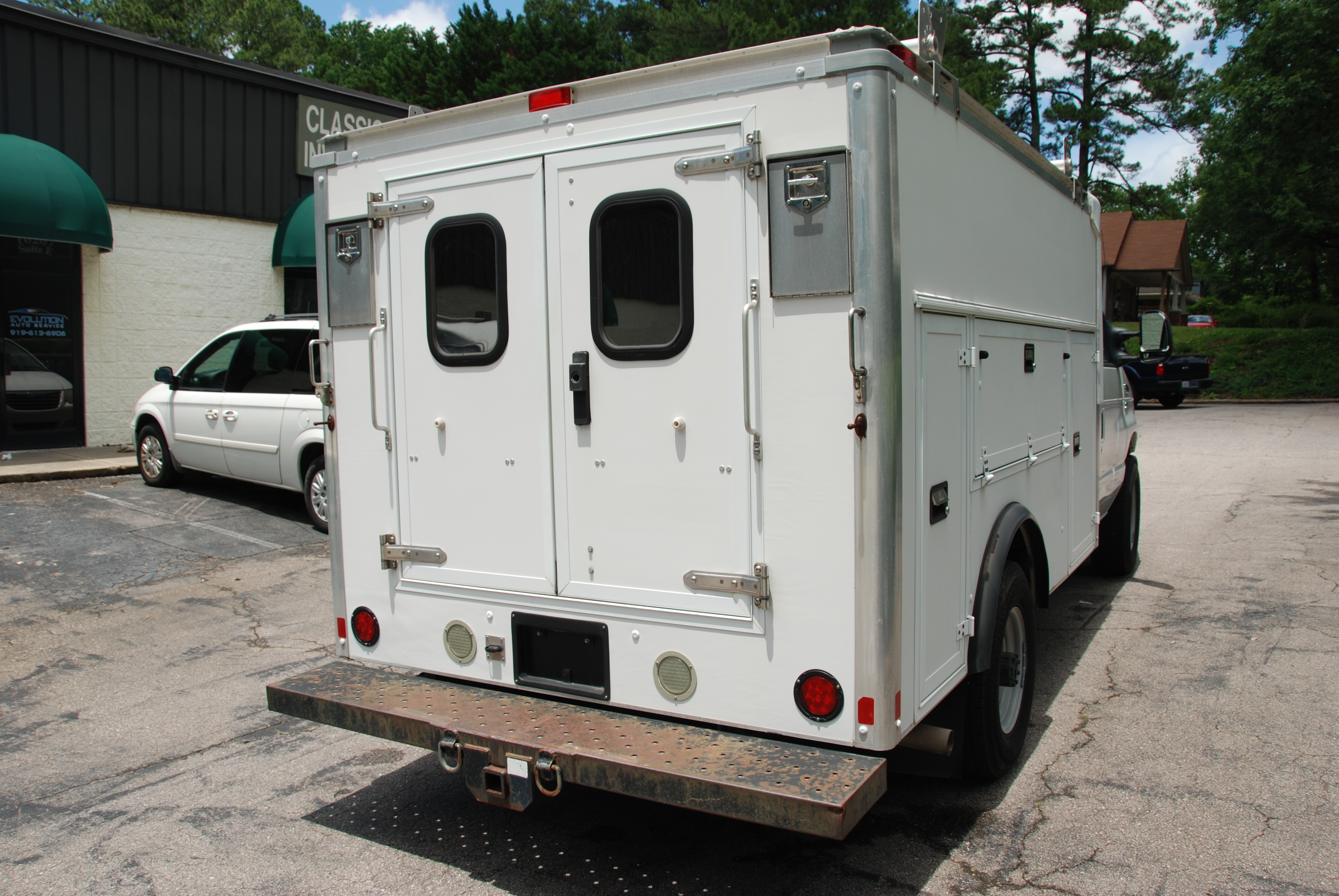 Used 2015 Ford E-350 and Econoline 350 Super Duty RWD image 11