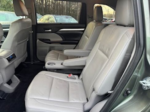 Used 2017 Toyota Highlander XLE image 10
