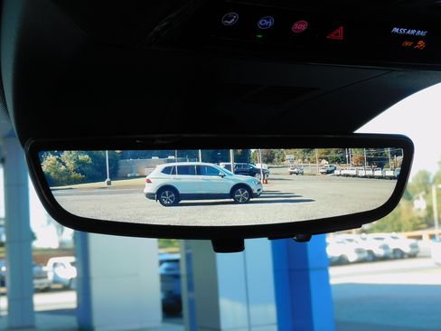 Used 2024 Cadillac Lyriq Luxury image 9