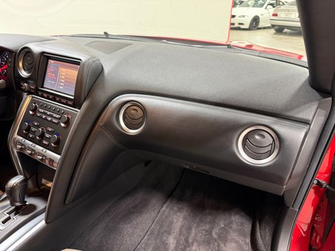 Used 2010 Nissan GT-R Premium AWD/4WD image 24