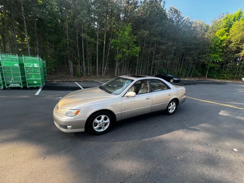 Used 2000 Lexus ES 300 FWD image 1
