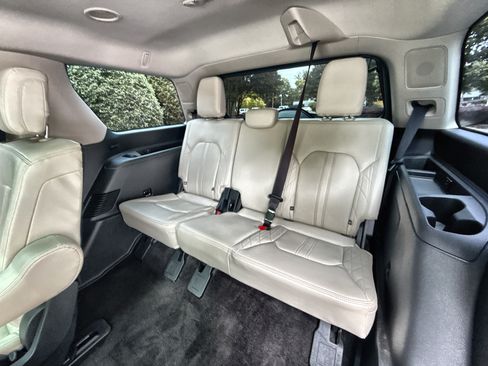 Used 2018 Ford Expedition 4WD Platinum image 9