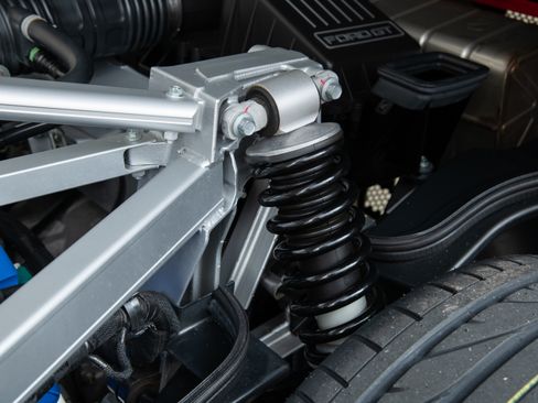 Used 2005 Ford GT RWD image 80