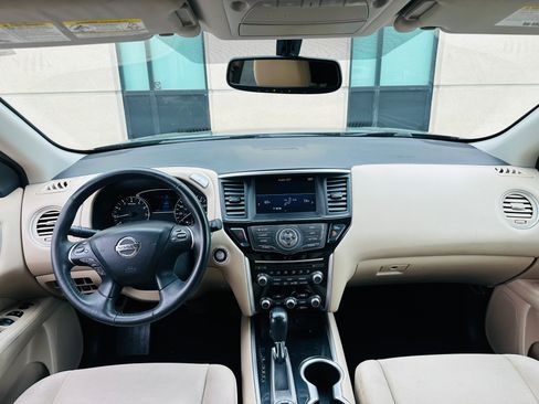 Used 2017 Nissan Pathfinder SV image 28
