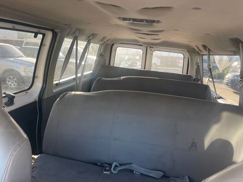 Used 2006 Ford E-350 and Econoline 350 image 11