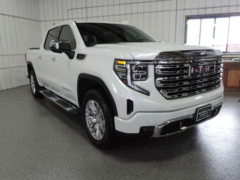 Used 2025 GMC Sierra 1500 4x4 Crew Cab Denali image 12