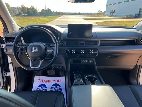 Used 2023 Honda Pilot Touring image 17