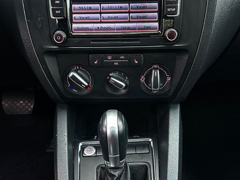 Used 2015 Volkswagen Jetta SE image 21