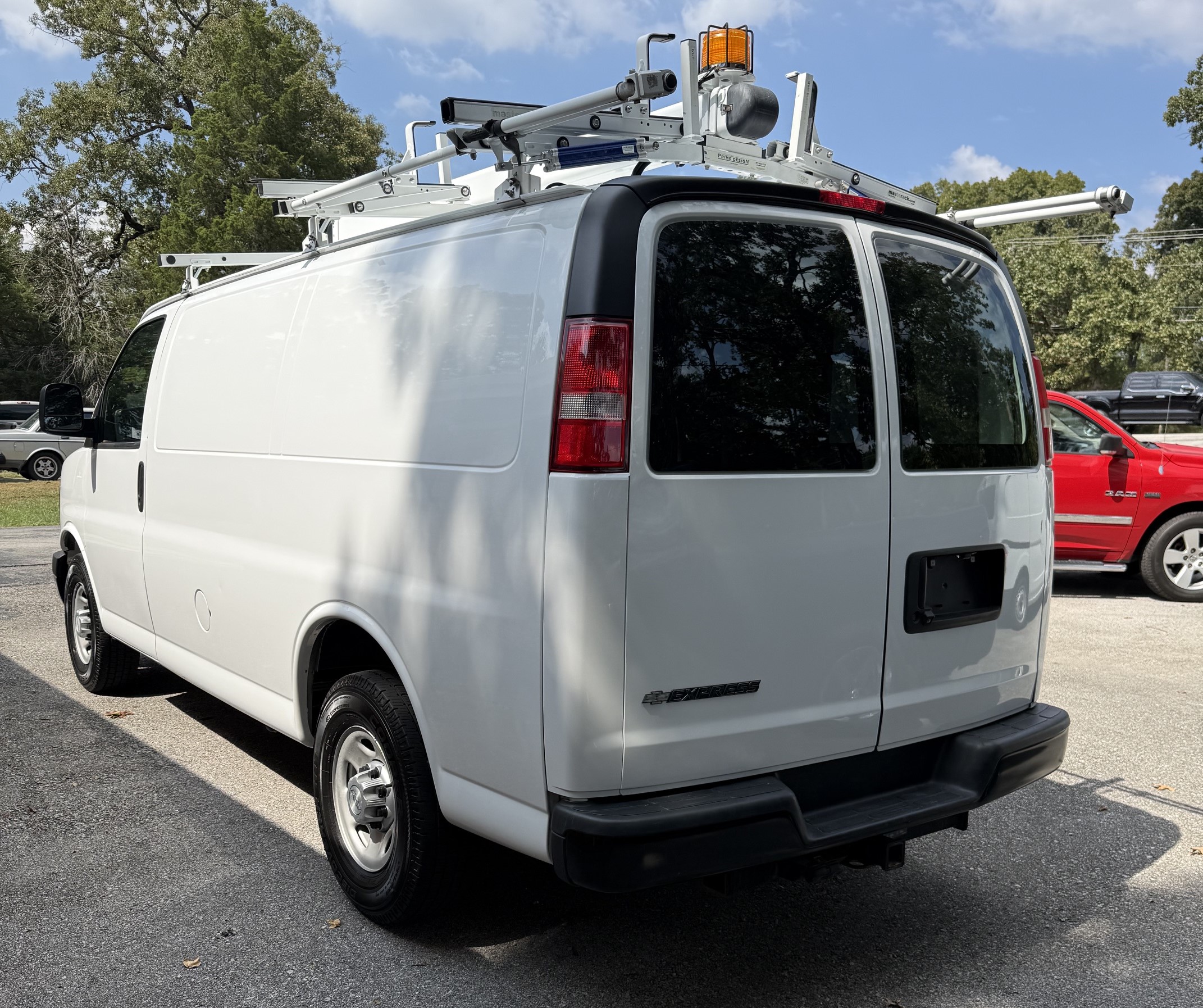 Used 2017 Chevrolet Express 2500 UNAVAIL RWD image 2