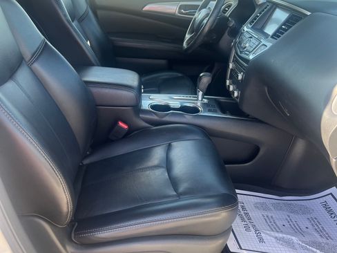 Used 2019 Nissan Pathfinder FWD image 9