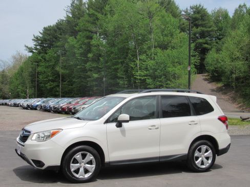 Used 2015 Subaru Forester 2.5i Limited AWD/4WD image 2