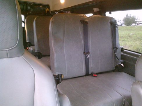 Used 2009 Ford E-250 and Econoline 250 Club Wagon image 4