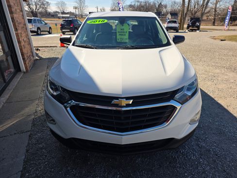 Used 2018 Chevrolet Equinox LS image 2