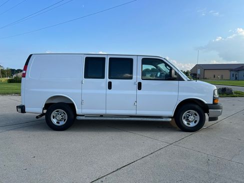 Used 2025 Chevrolet Express 2500 RWD image 6