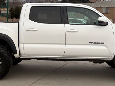 Used 2016 Toyota Tacoma TRD Off-Road image 8