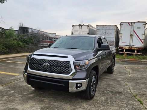 Used 2018 Toyota Tundra SR5 image 1