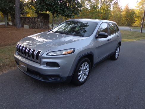 Used 2014 Jeep Cherokee Sport image 6