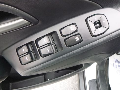 Used 2012 Hyundai Tucson GLS image 2