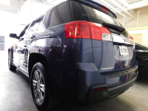 Used 2011 GMC Terrain SLE image 2