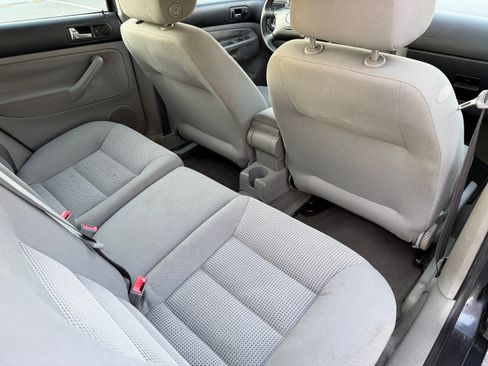 Used 2005 Volkswagen Golf GLS TDI 4-Door FWD image 39